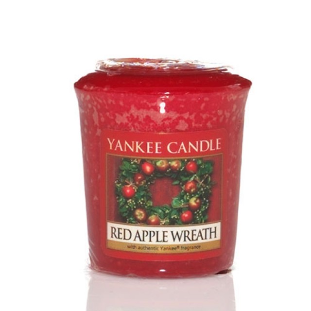 Lumanare Parfumata Votive Red Apple Wreath, Yankee Candle